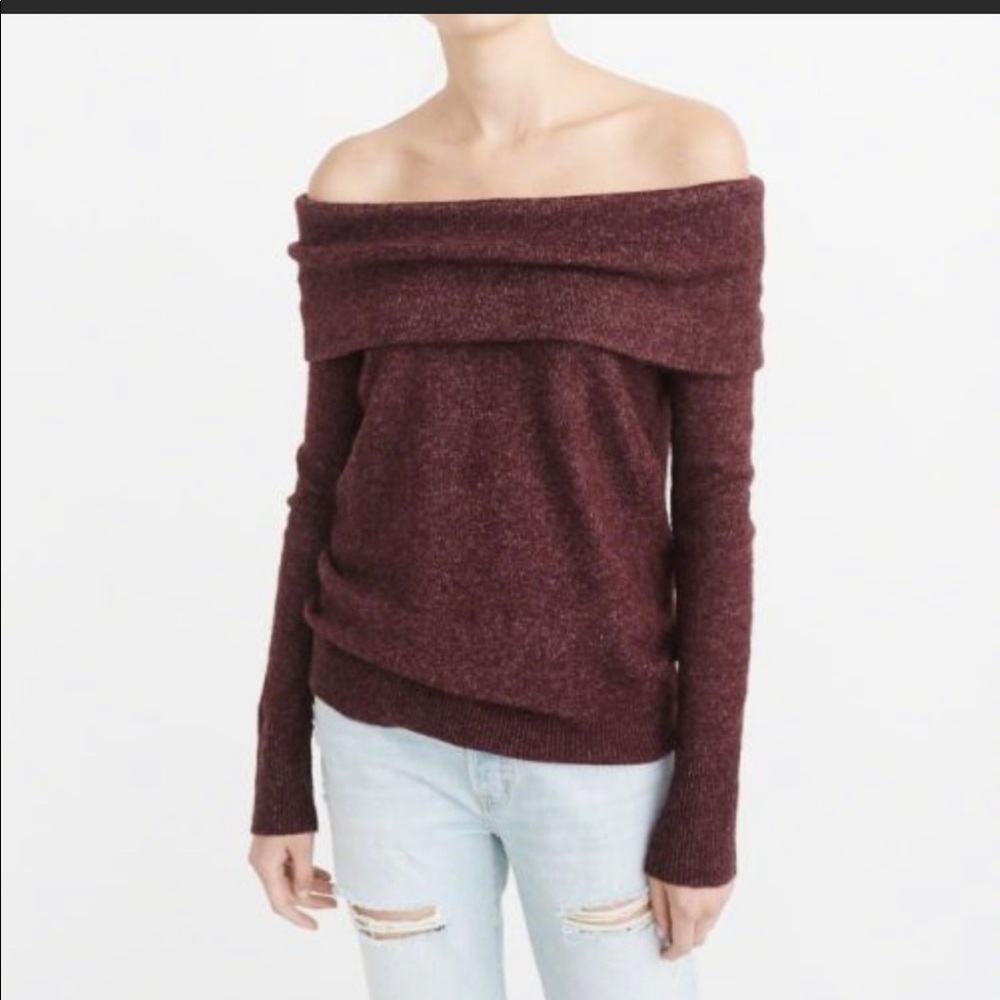 ABERCROMBIE off shoulder sweater. Like new Size XS